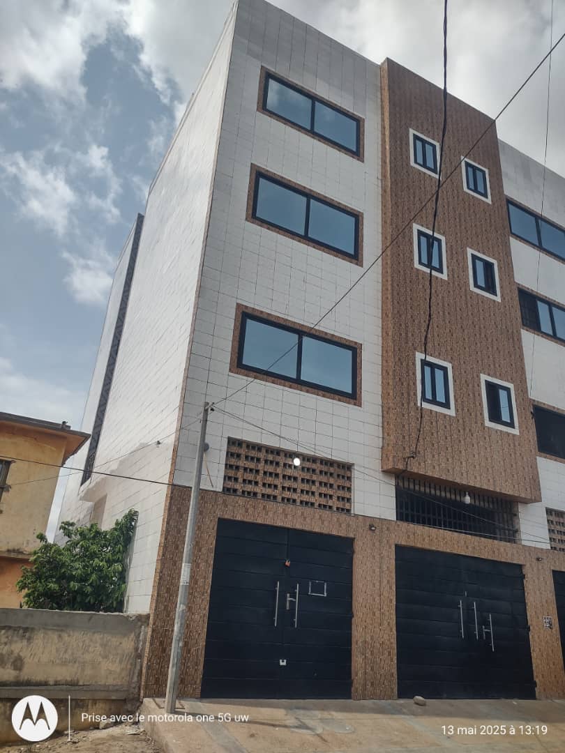 IMMEUBLE (R+3) À VENDRE À DEKON LOM-NAVA – 3 APPARTEMENTS
