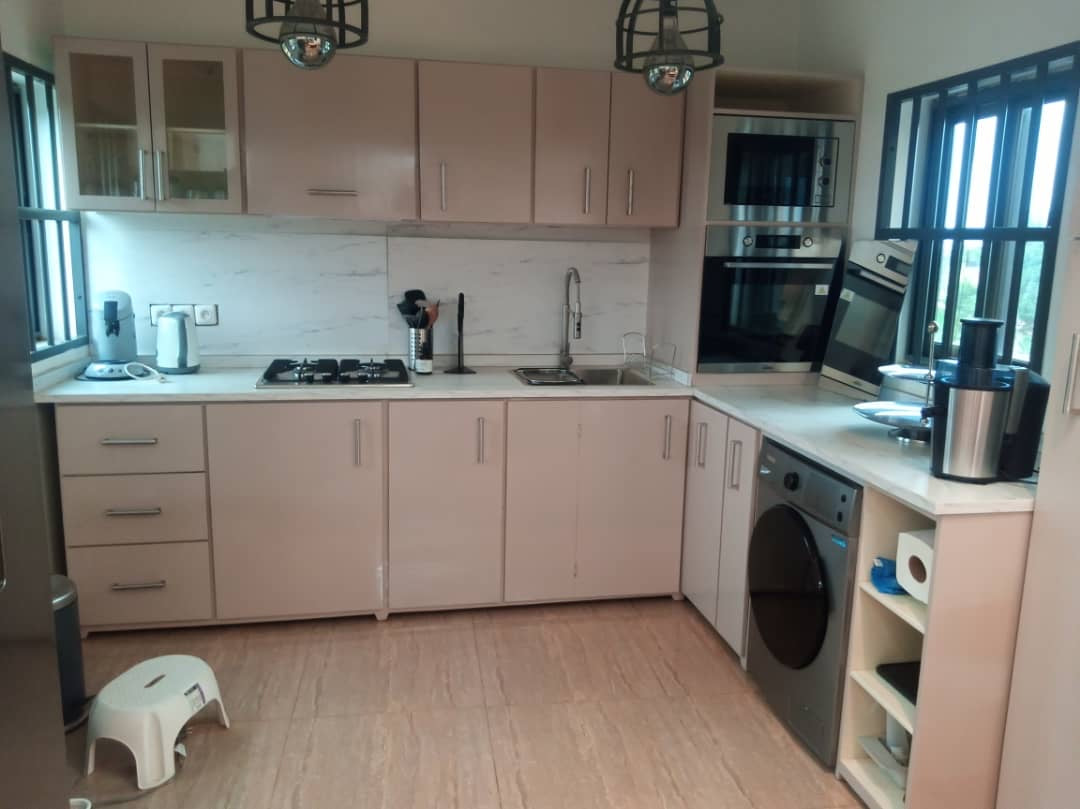 VILLA DE STANDING 11 PIÈCES AVEC PISCINE À VENDRE À SÉGBÉ – 5a 85ca