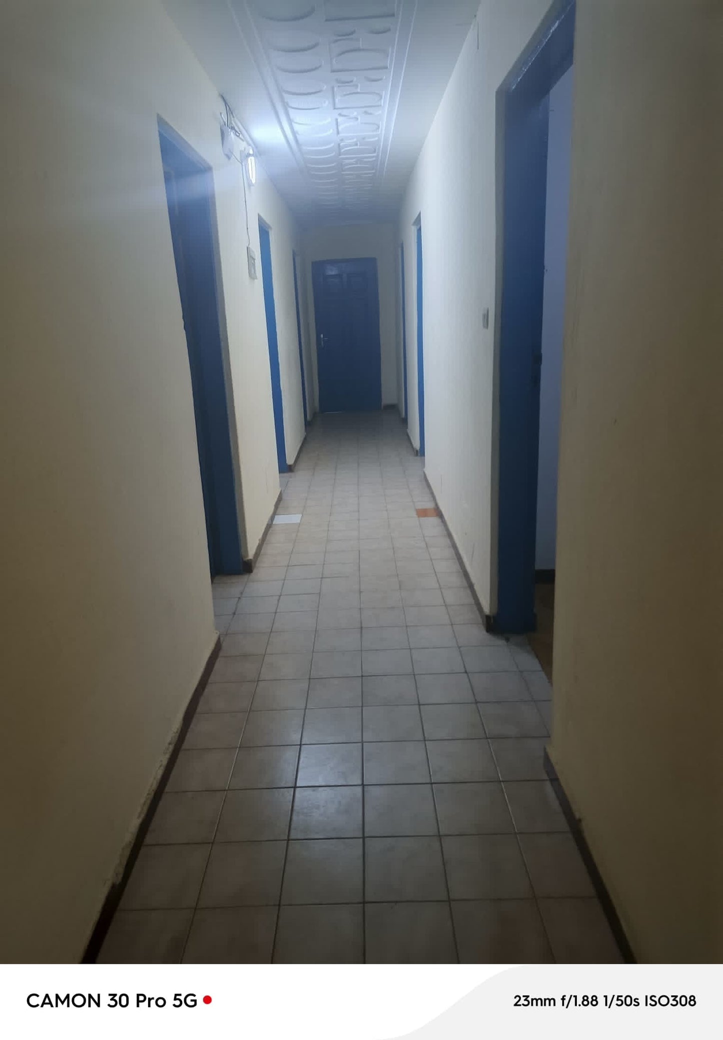 MMEUBLE 19 CHAMBRES À VENDRE À TOKOIN PROTESTANT – 100M DU GOUDRON | TITRE FONCIER