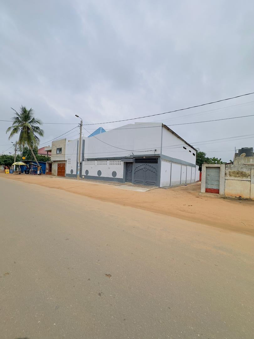 VILLA DE 9 PIÈCES À VENDRE À LOMÉ, CITÉ AÉROPORT – PLUS DE 1/2 LOT