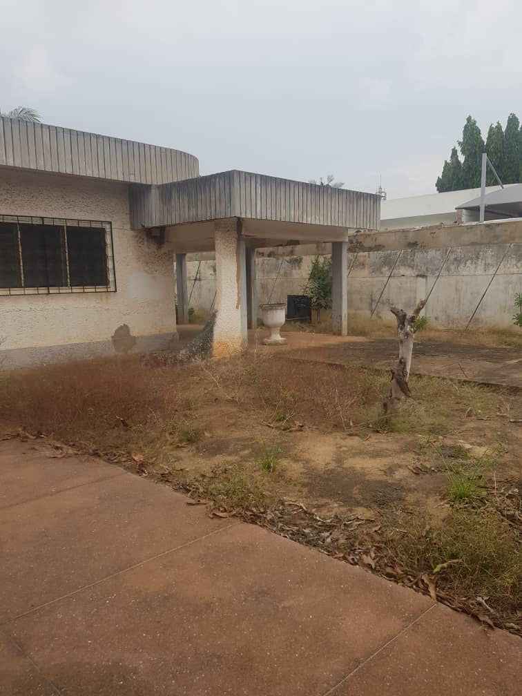 Villa 4 chambres à vendre à Caisse – 350 millions FCFA