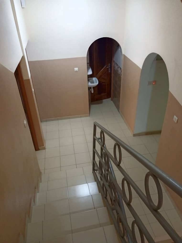À LOUER – APPARTEMENT POUR BUREAU À LOMÉ - AGBALÉPÉDOGAN