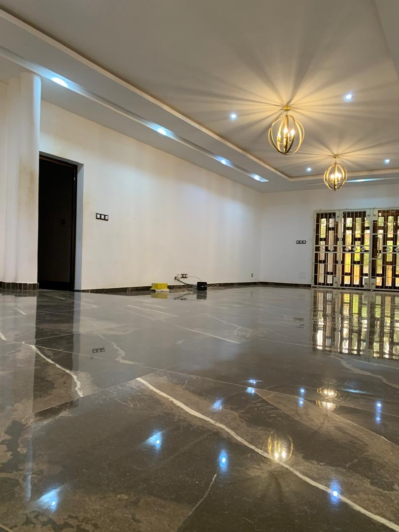 À LOUER – VILLA 07 PIÈCES À AVÉNOU, DERRIÈRE TOTAL | 1 000 000 FCFA/MOIS