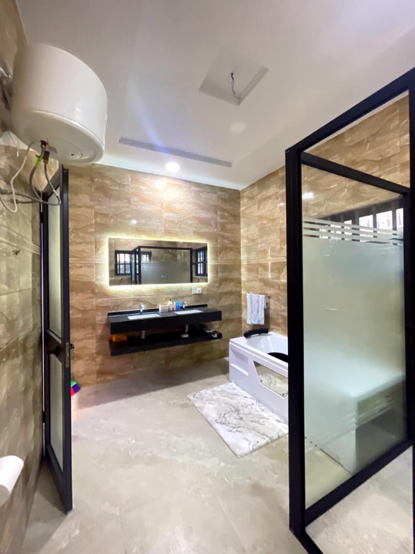 Appartement 3 chambres en location meublée à Adidogomé – 500.000 FCFA/mois