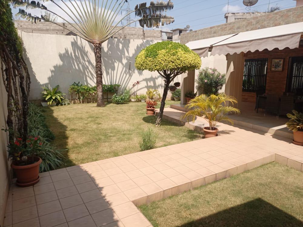 VILLA R+1 DE 11 PIÈCES À VENDRE À AGBALÉPÉDO GTA – 644M²