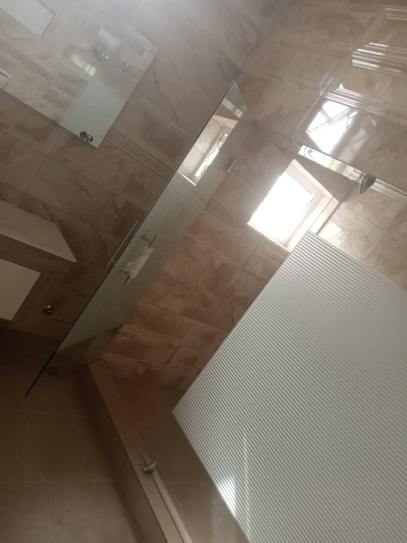 UNE VILLA À VENDRE À ADIDOGOMÉ, BASE EBOMAF - 7 PIÈCES