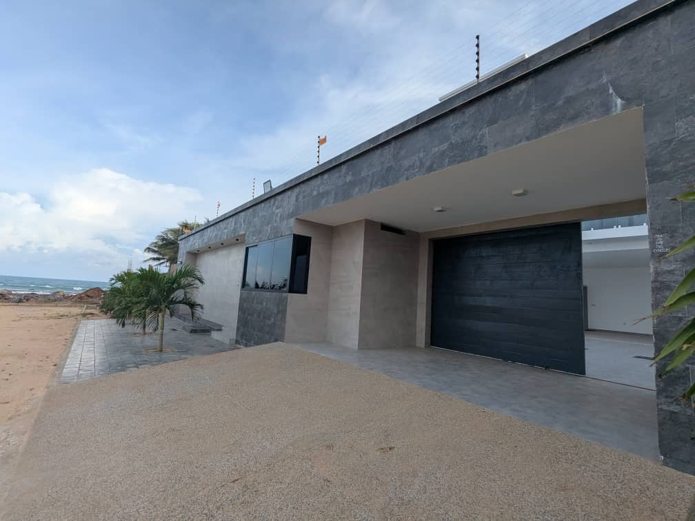 À LOUER – VILLA 4 CHAMBRES AU BORD DE LA MER – BAGUIDA | 3.200.000 FCFA