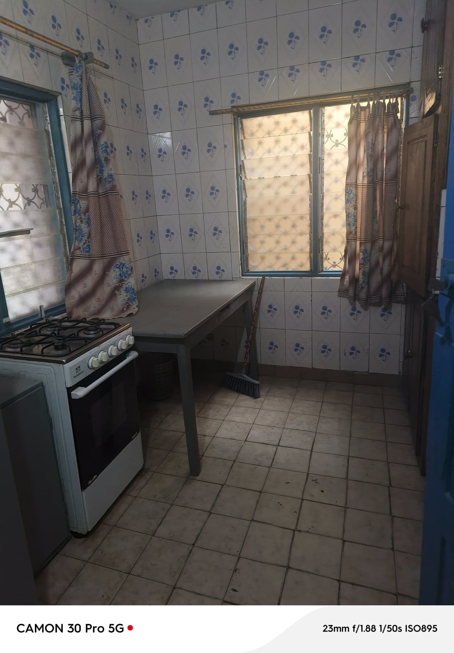 MMEUBLE 19 CHAMBRES À VENDRE À TOKOIN PROTESTANT – 100M DU GOUDRON | TITRE FONCIER