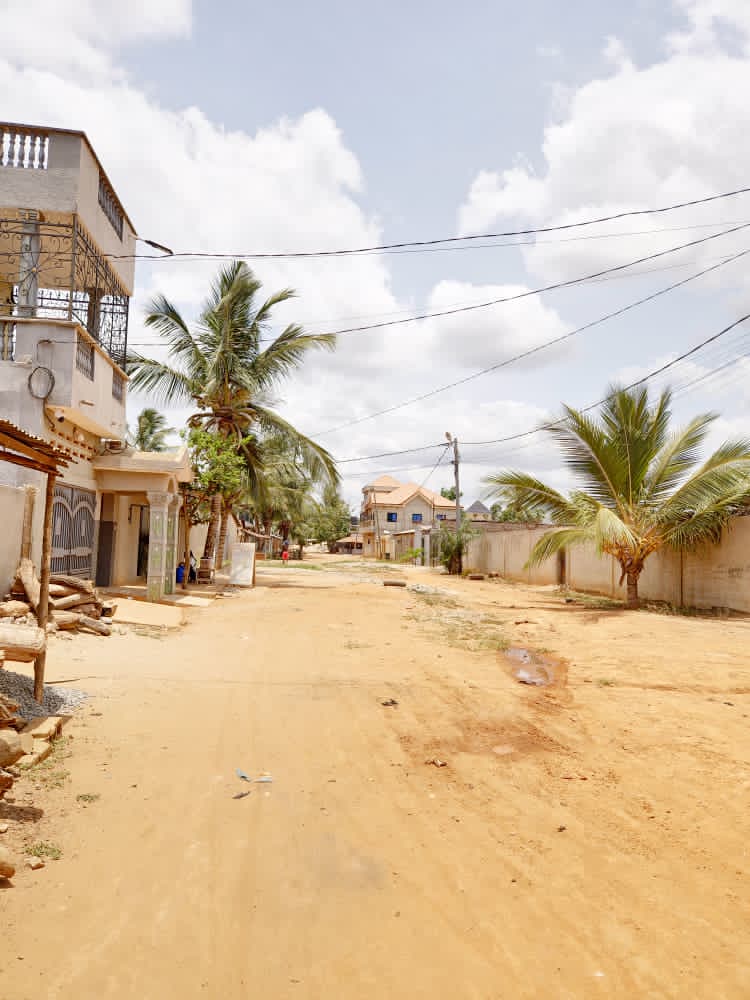 Demi-lot de 300 m² en vente à Agoè Sogbossito – 15 millions FCFA