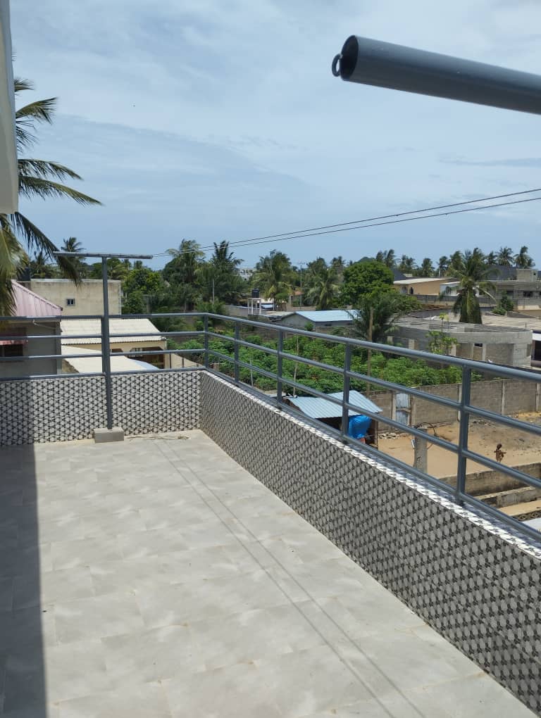 À VENDRE : VILLA DUPLEX DE 5 PIÈCES SUR 300 m² À AGBATA (CÔTÉ NON PLAGE)
