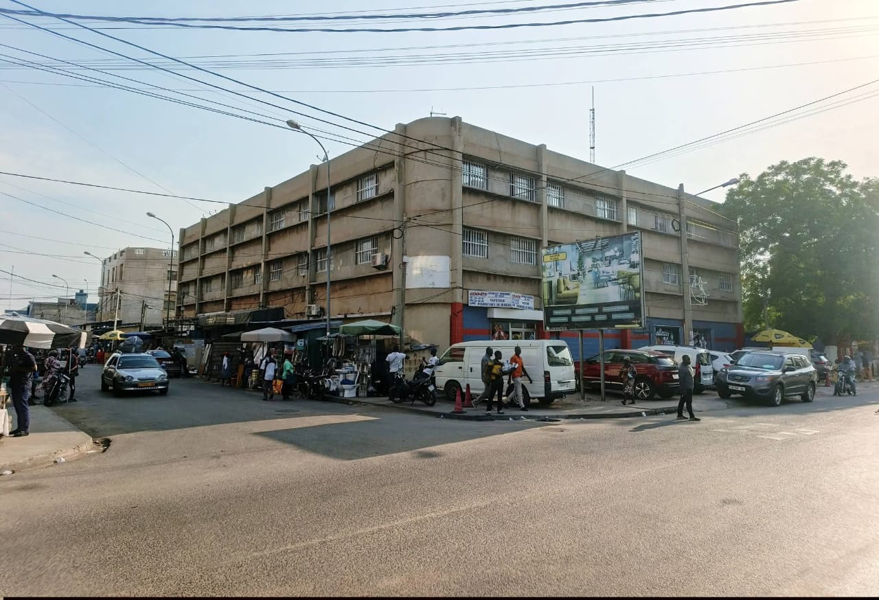 Immeuble à vendre à Assivito – 1.2 Milliard FCFA