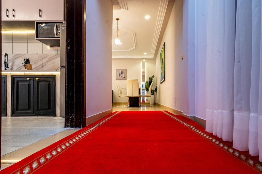 À LOUER – Appartement meublé 2 pièces à Baguida, au bord de la Nationale N°2 | Wi-Fi, Canal+, sécurité | 400.000 FCFA/mois