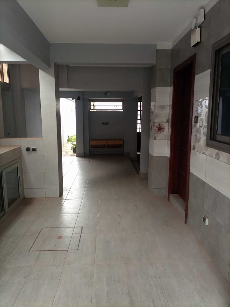 MAGNIFIQUE VILLA SEMI-MEUBLÉE À VENDRE À KEGUE - 9 PIÈCES