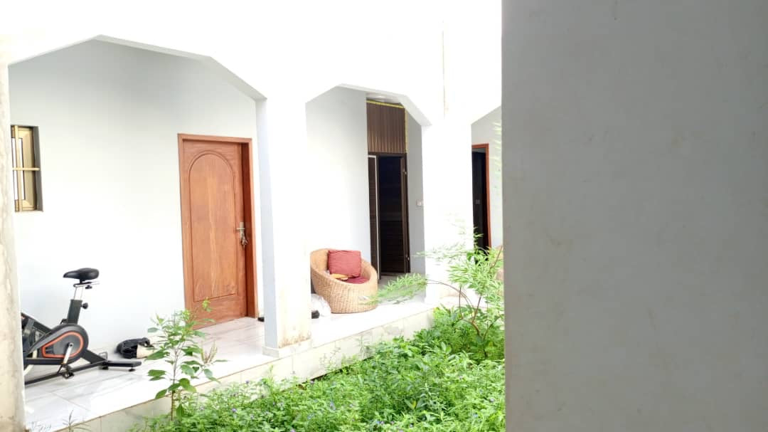 VILLA 7 PIÈCES À VENDRE À LEGBASSITO – 4 LOTS – TITRE FONCIER