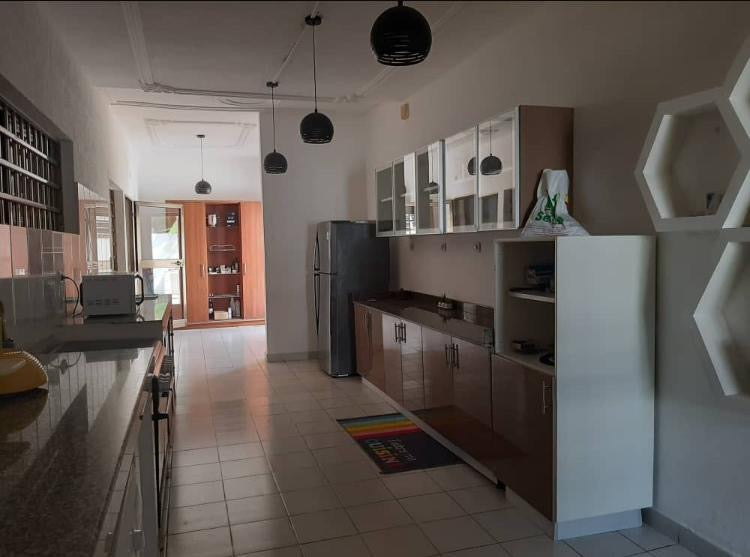 UNE VILLA À VENDRE À LA CAISSE - 10 PIÈCES