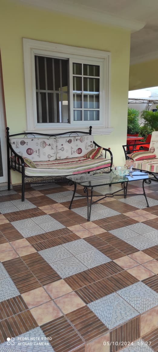 À VENDRE - VILLA 2 CHAMBRES, 1 SALON À ADIDOGOMÉ
