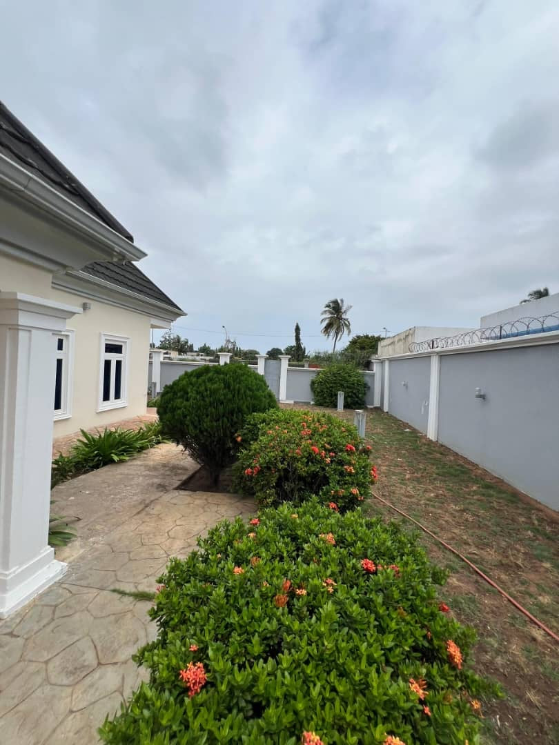UNE VILLA 5 PIÈCES AVEC PISCINE À LOUER DANS LA CAISSE