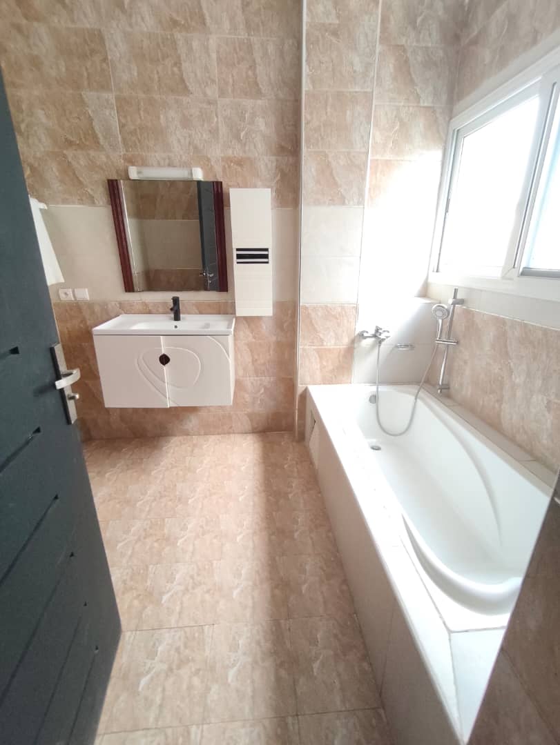 Hôtel de 12 appartements en vente à Baguida – 850 millions FCFA