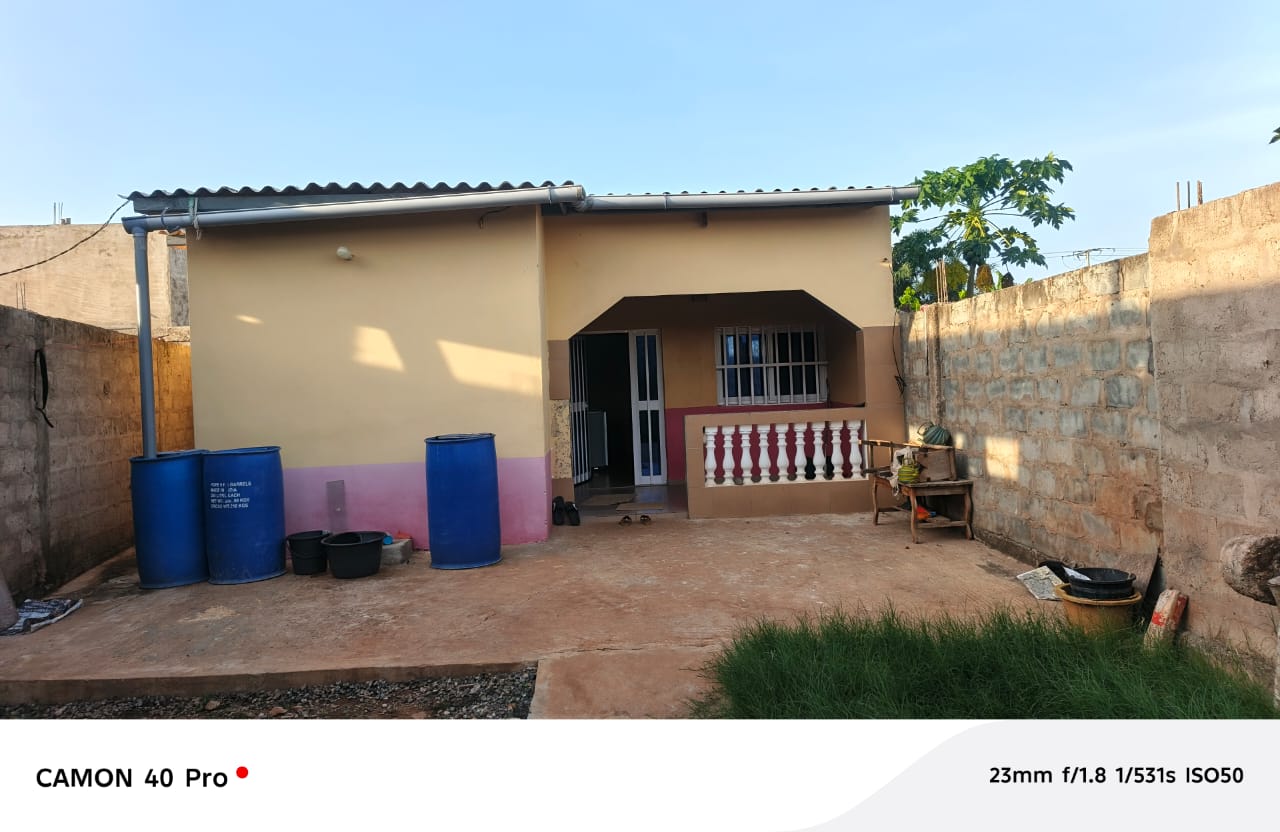 Maison avec boutique en vente à Légbassito Kognito – 13 millions FCFA