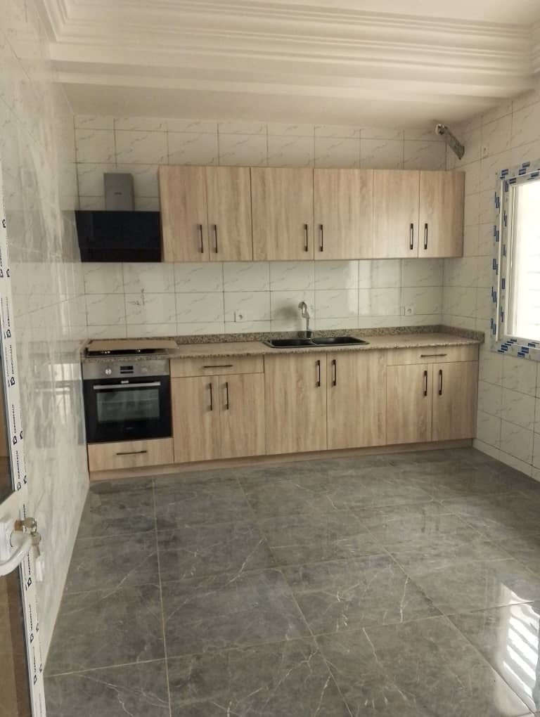 VILLA 7 PIÈCES À VENDRE À AVENOU – 300 m² – TITRE FONCIER