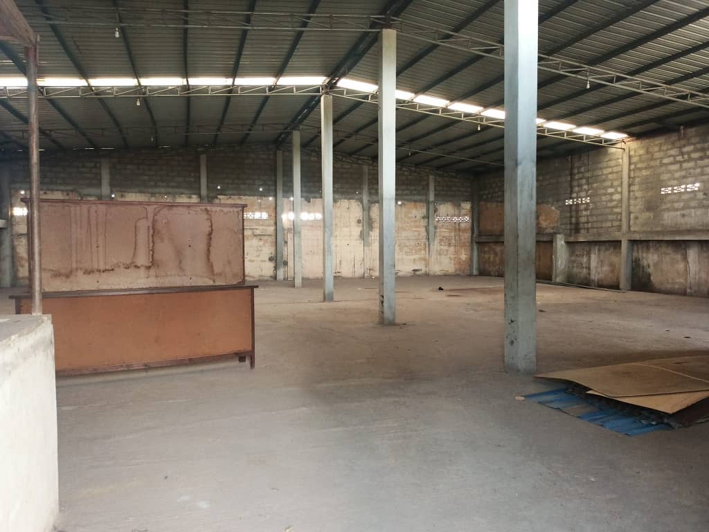 Entrepôt en vente à Agoè Fiovi – 95 000 000 FCFA