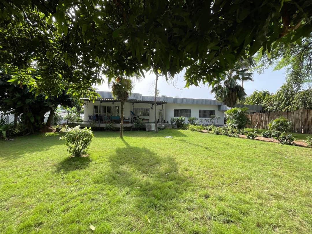 UNE MAISON À VENDRE À LA CAISSE - 8 PIÈCES