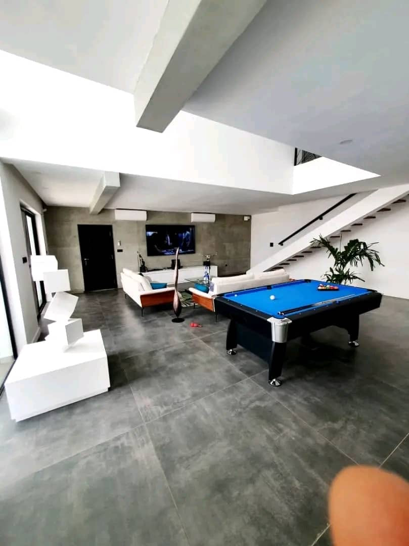 VILLA DE LUXE À VENDRE À ADIDOGOMÉ – 420 MILLIONS FCFA