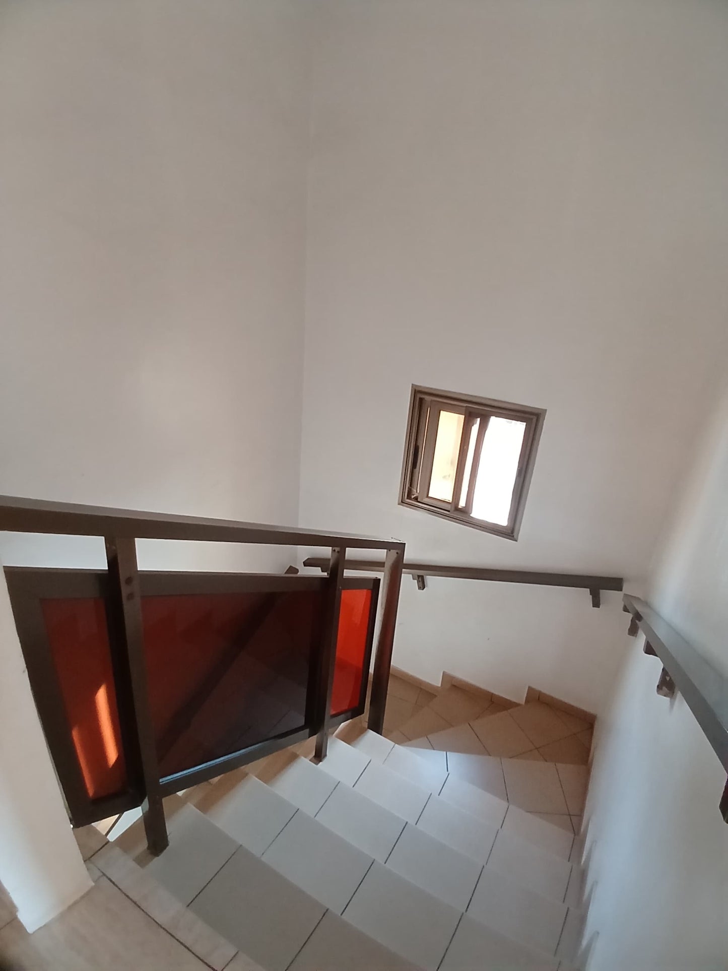 VILLA DUPLEX JUMELÉE DE 4 CHAMBRES À VENDRE À LOMÉ - HÉDZRANAWOÉ (100M DU GOUDRON)
