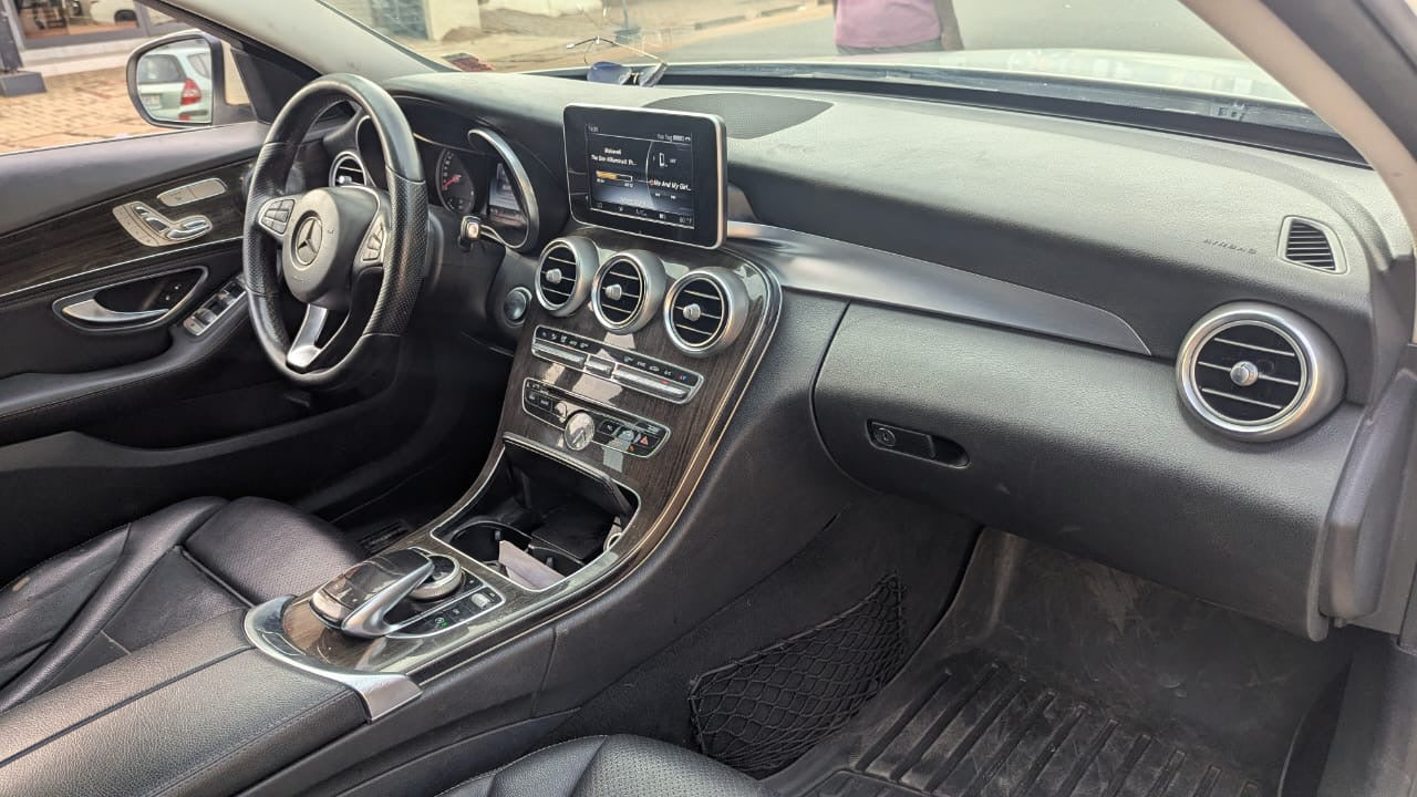 MERCEDES BENZ C300 2015