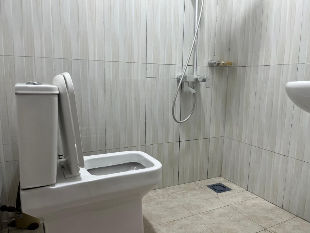 Studio meublé à vendre à Totsi – 170000 FCFA