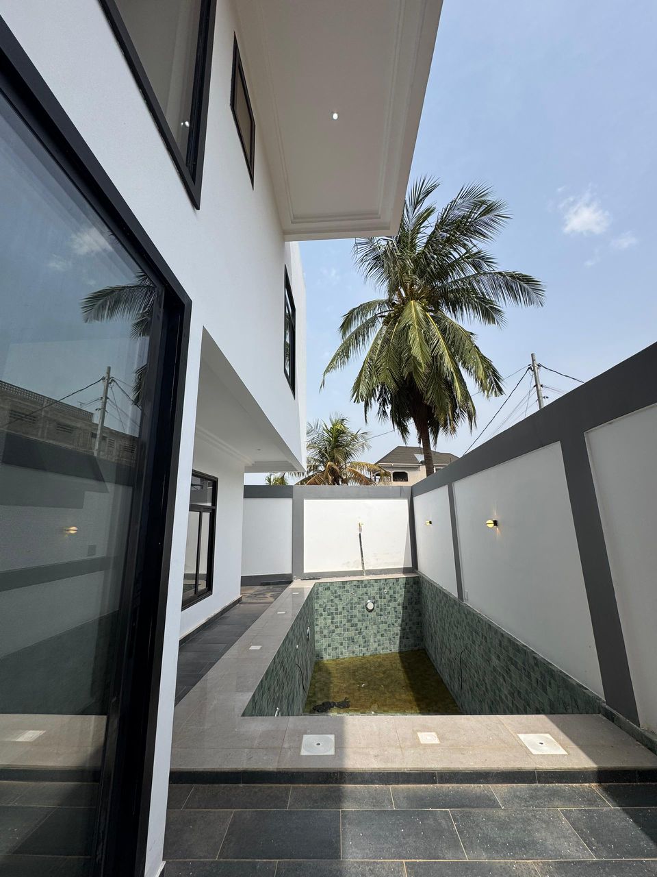 Villa duplex 5 chambres sur 300 m² en vente à Agoè Cacavéli – 180 millions FCFA