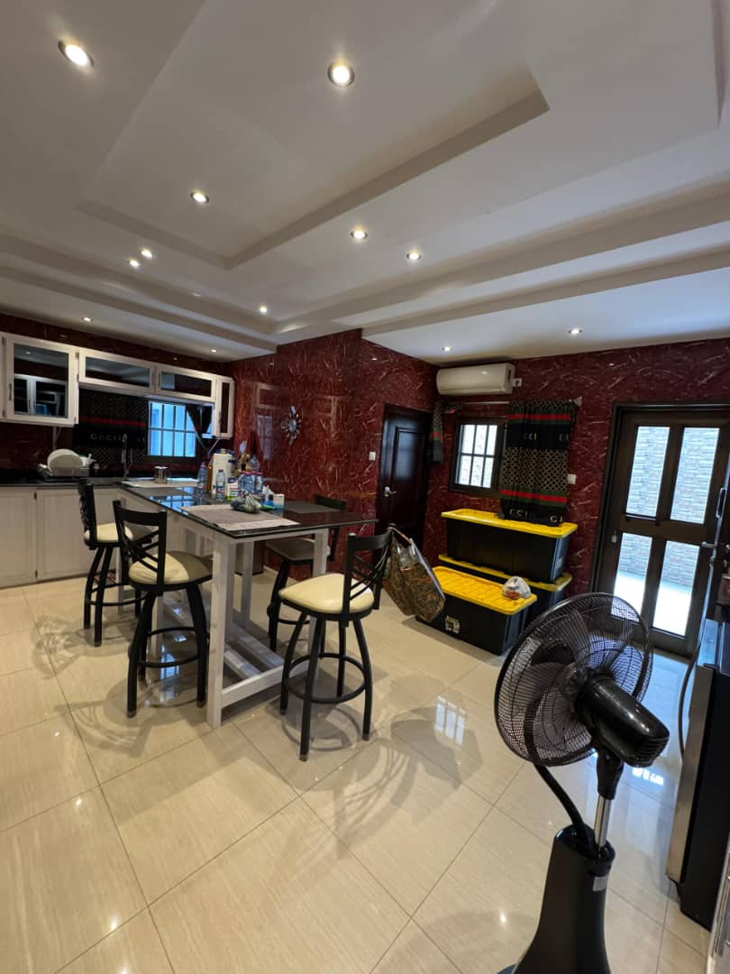 Villa 5 chambres en vente à Sogbossito – 300 millions FCFA