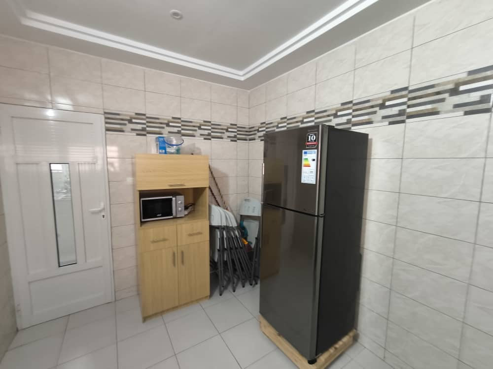 VILLA BASSE À VENDRE – CITÉ MOKPOKPO, ADIDOGOMÉ – 4 PIÈCES