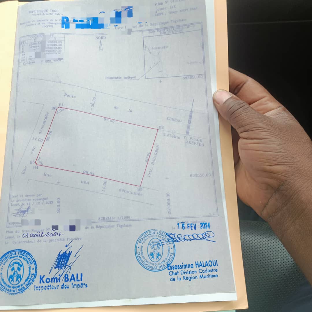 10 lots terrain en vente en bord du goudron à Aképé – 25 millions FCFA le lot