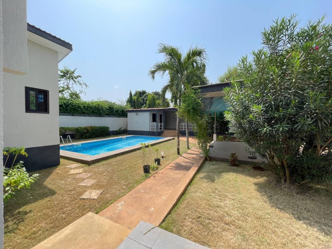 LOMÉ - CAISSE – VILLA 6 PIÈCES AVEC PISCINE À VENDRE