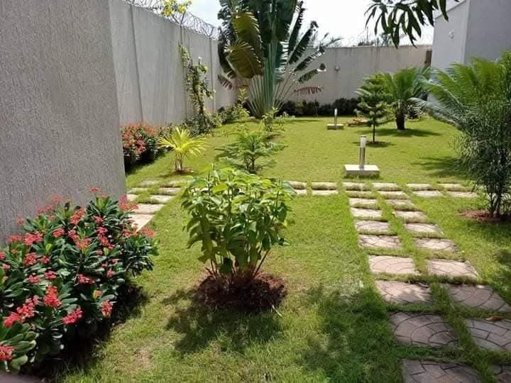 VILLA 6 PIÈCES À VENDRE À AGOÈ SOGBOSSITO – 1200 m² | TITRE FONCIER