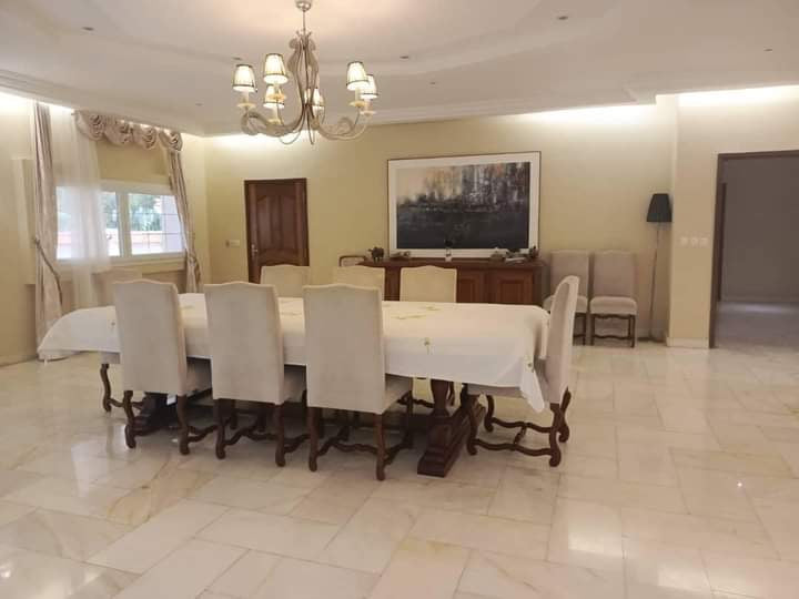 UNE VILLA PISCINE À VENDRE À BAGUIDA - 8 PIÈCES