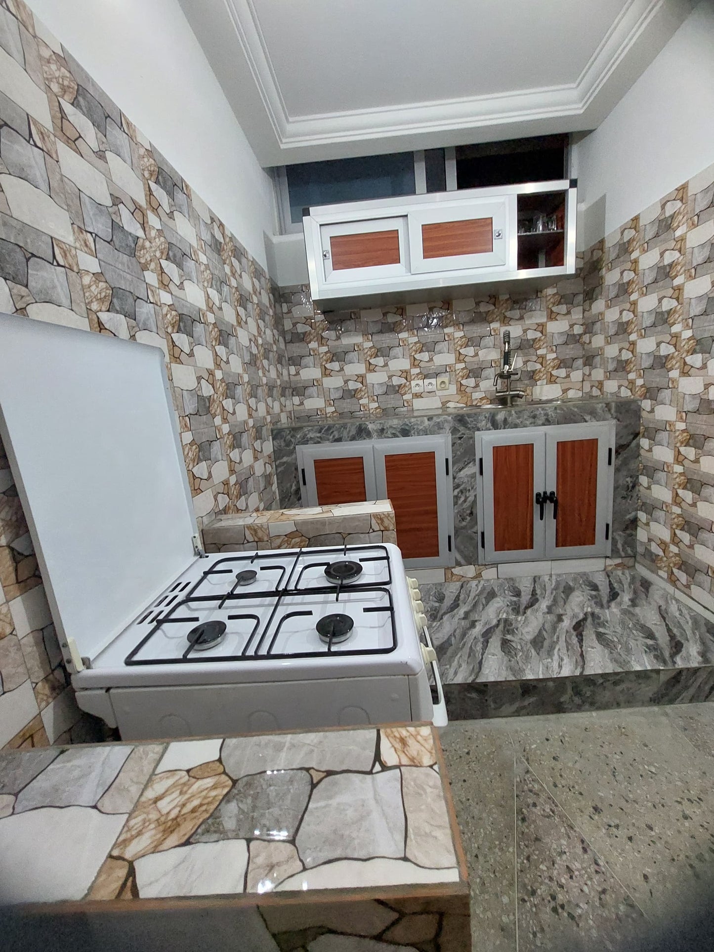 Appartement 1 chambre à louer meublé à Avepozo – 250 000 FCFA