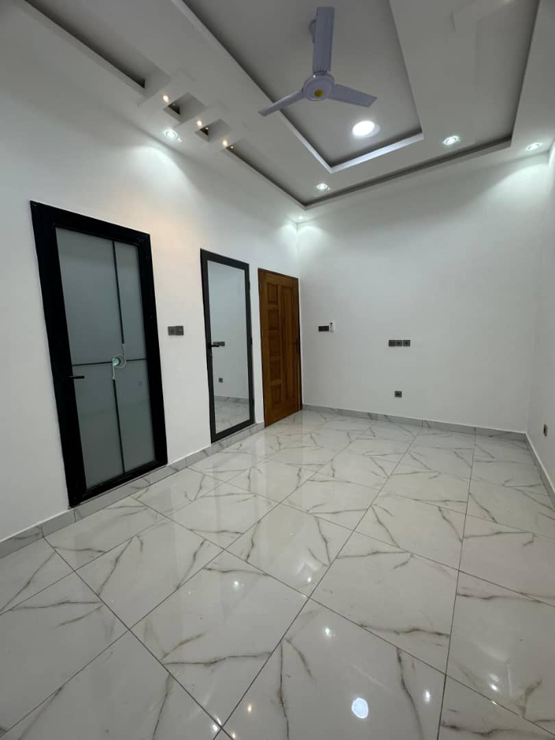 Appartement à louer à Gbossime – 200000 FCFA