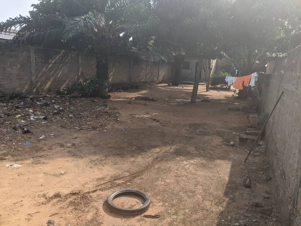 Demi lot en vente à Adidogomé (derrière Lycée Technique) – 25 millions FCFA