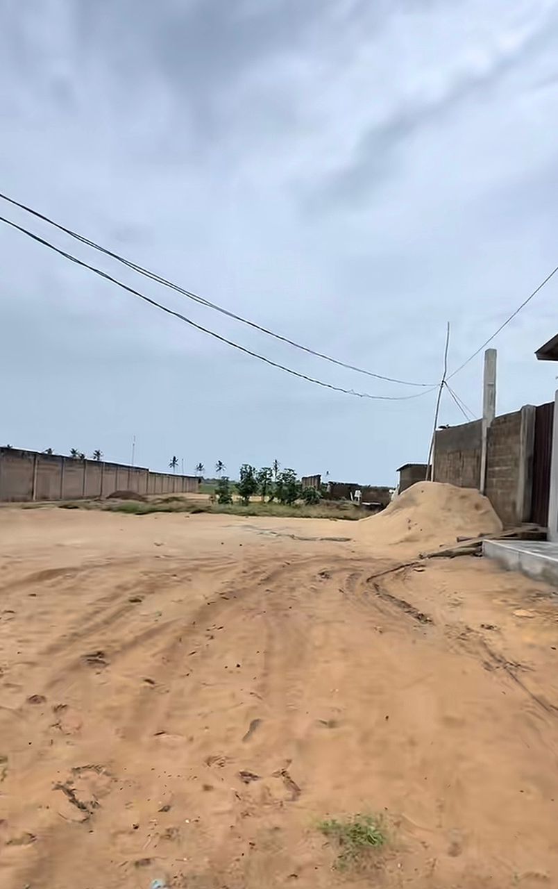 Villa 2 chambres en vente sur demi lot à Gbodjomé – 10 millions FCFA