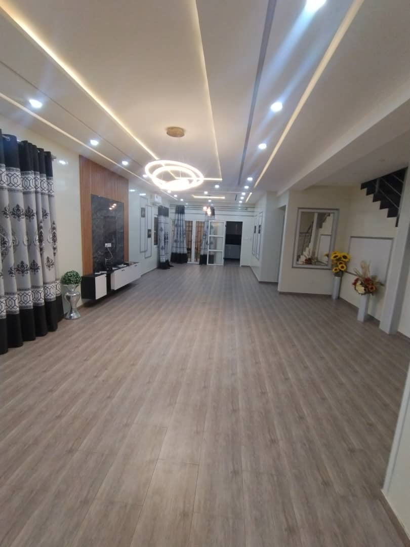 À LOUER – VILLA DUPLEX DE 6 PIÈCES | AGOÈ 2 LIONS | 700.000 F/MOIS