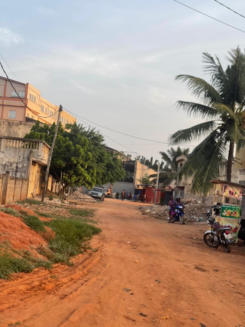 Demi lot de terrain à vendre à Agoè Mariam – 25 millions FCFA