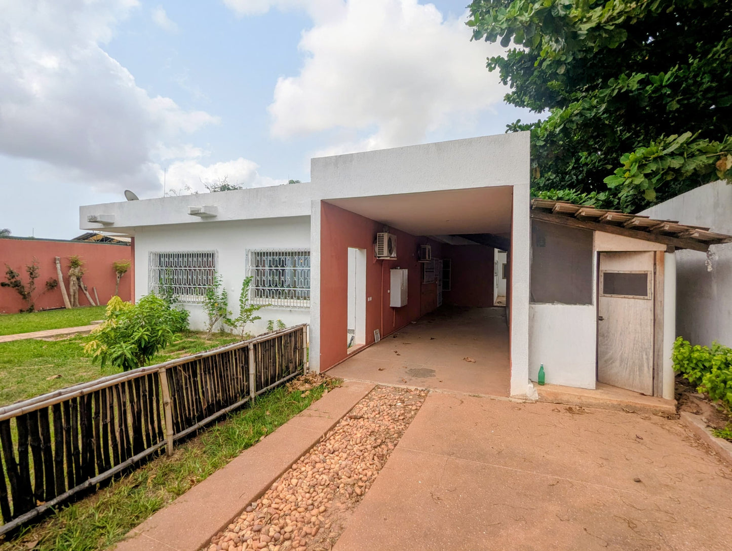 Villa 3 chambres à louer à La Caisse (Résidence du Bénin) – 1 100 000 FCFA