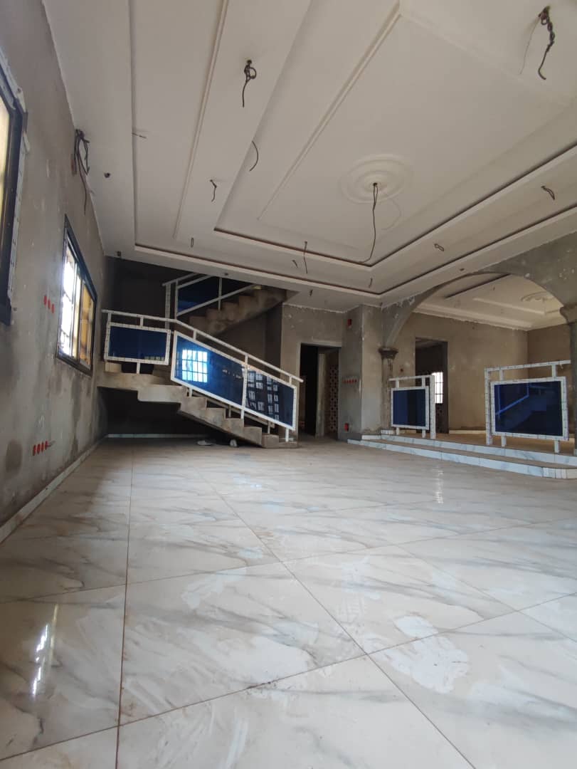 UNE VILLA INACHEVÉE À VENDRE À LOMÉ - ZANGUÉRA – 4 CHAMBRES SUR 3/4 DE LOT