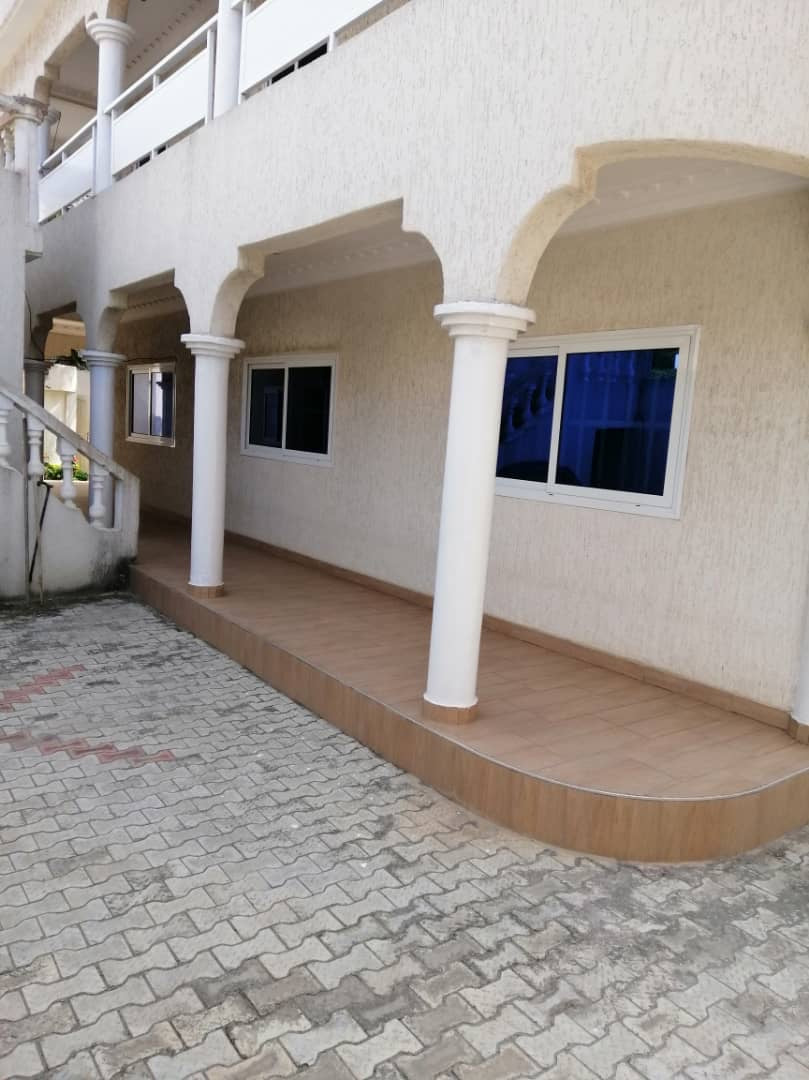VILLA 8 PIÈCES À VENDRE À AVÉPOZO – CÔTÉ PLAGE – 1 LOT 3/4