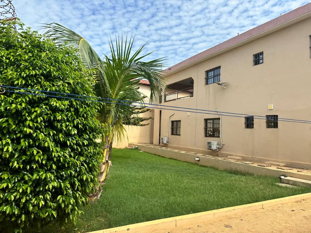 VILLA R+1 DE 6 CHAMBRES À VENDRE À AGOE ANOMÉ – 662 M² – VUE SUR GOUDRON – 200 MILLIONS