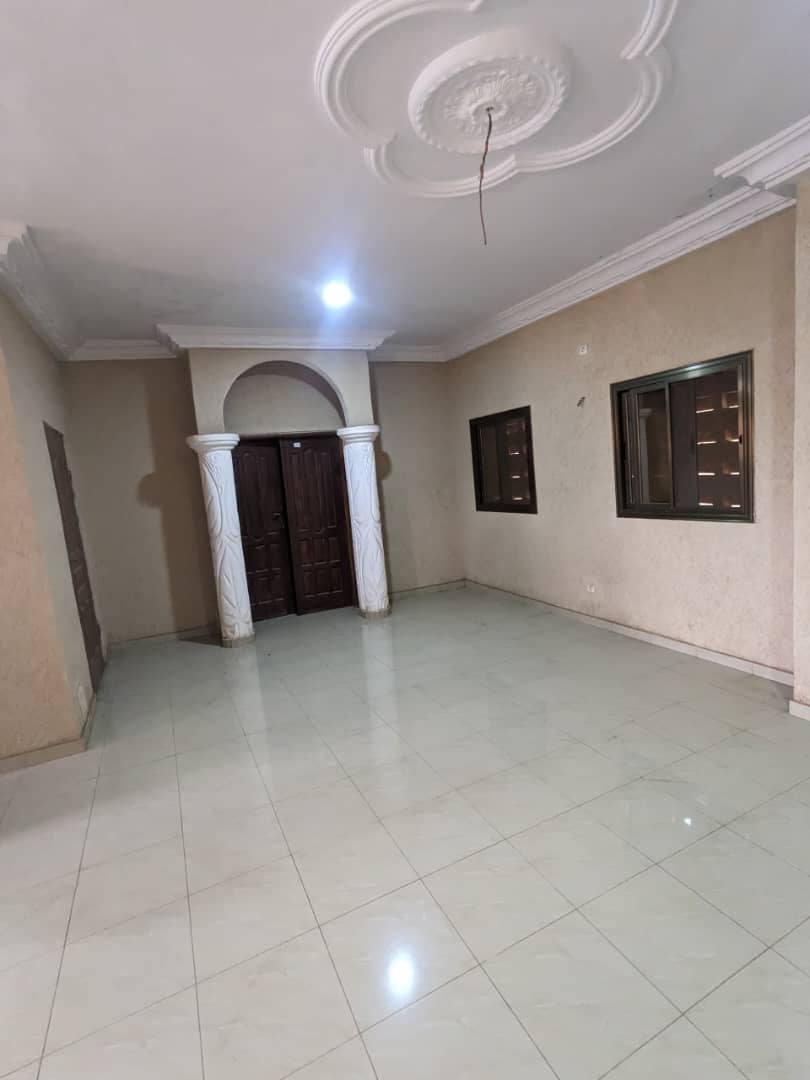 IMMEUBLE 24 PIÈCES À VENDRE À LOMÉ - AMADAHOMÉ