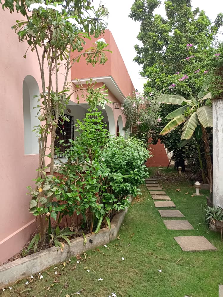 À VENDRE – VILLA DALLÉE 3 CHAMBRES SUR 1 LOT À WONYOMÉ (75 MILLIONS)