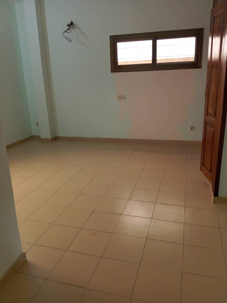 À LOUER – APPARTEMENT POUR BUREAU À LOMÉ - AGBALÉPÉDOGAN